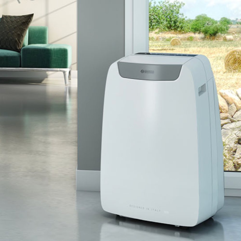 Dolceclima Air Pro 14 HP WiFi mobiele airco 3.5 kW met warmtepompfunctie geplaatst in woonkamer via onze partners van Woningpartner.